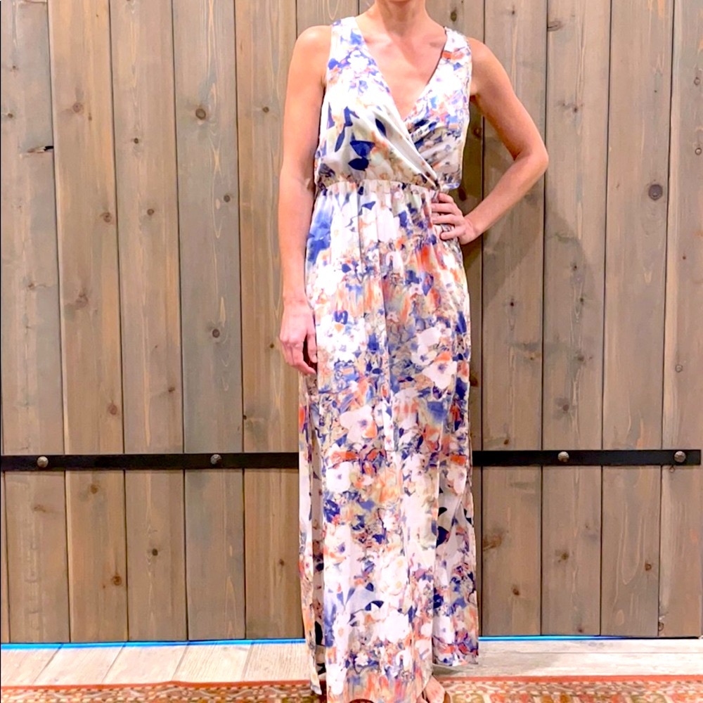 💐Beautiful Maxi Dress White Floral Design Sz 2💐